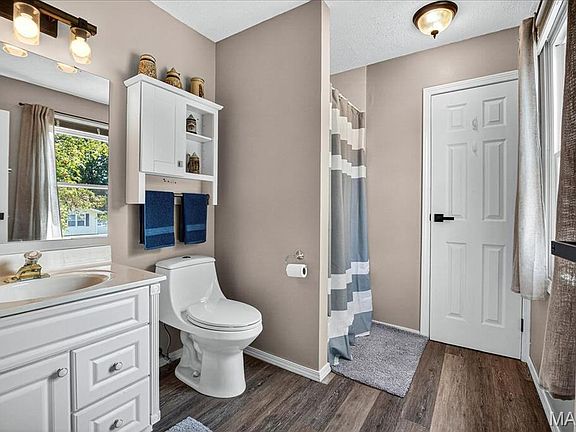 4th image of 5 Wood Oaks Dr