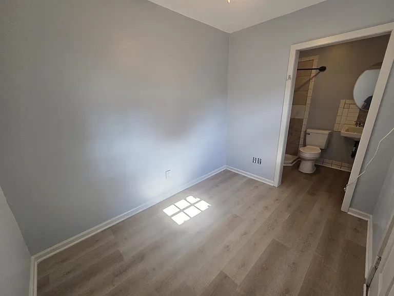 319 Mercer Ave — Photo 15