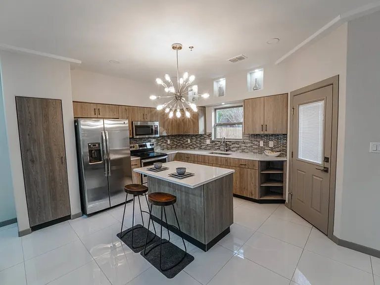 3302 S Sugar Rd — Photo 4