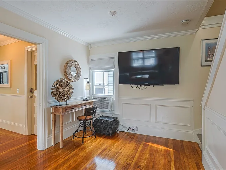 17 Charter St #2 — Photo 7