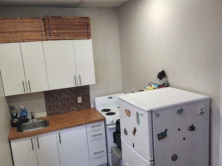 425 Jane St #11 — Photo 5