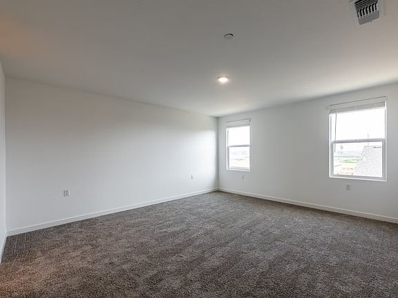 4th image of 864 Arlington Ct