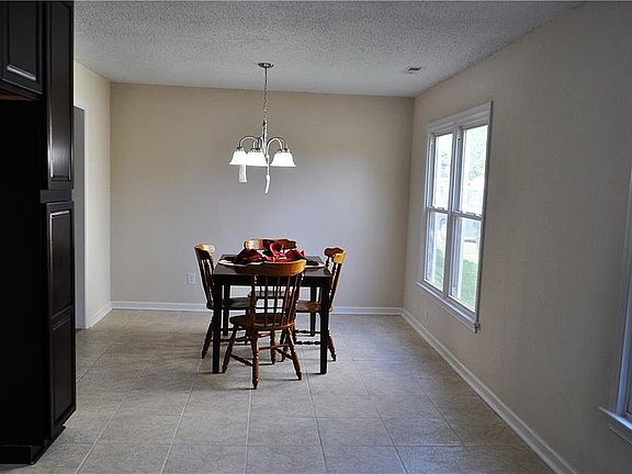 3rd image of 3865 Buckhorn Pl