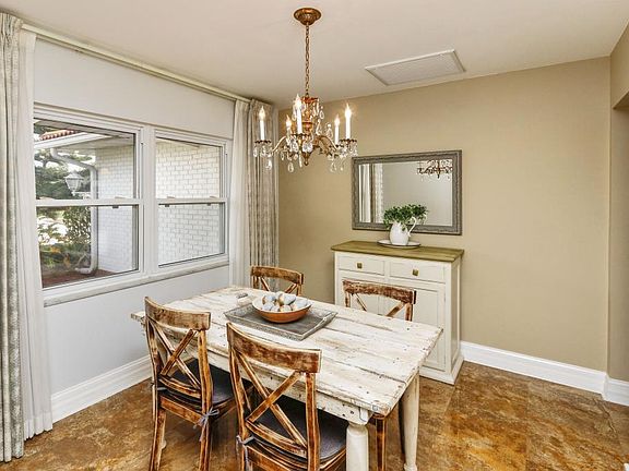 3rd image of 3946 Versailles Dr