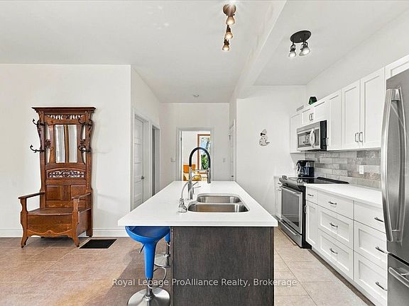 5th image of 533 Allore Rd