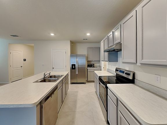 4th image of 3035 Tansy St