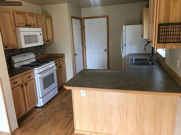 4th image of 946 N River Rock Dr
