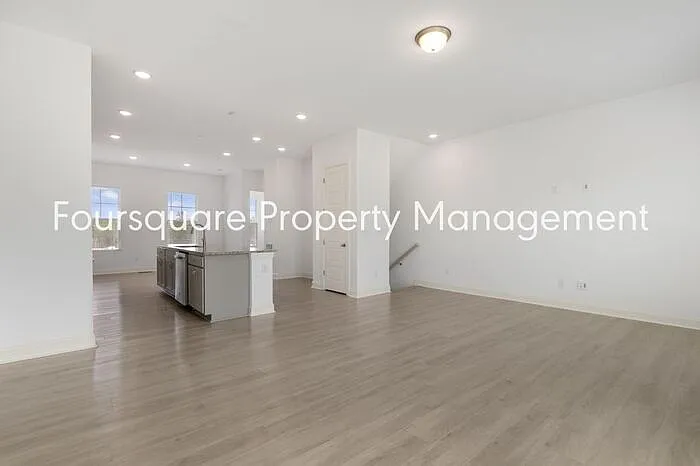 1424 Grove Village Rd — Photo 24