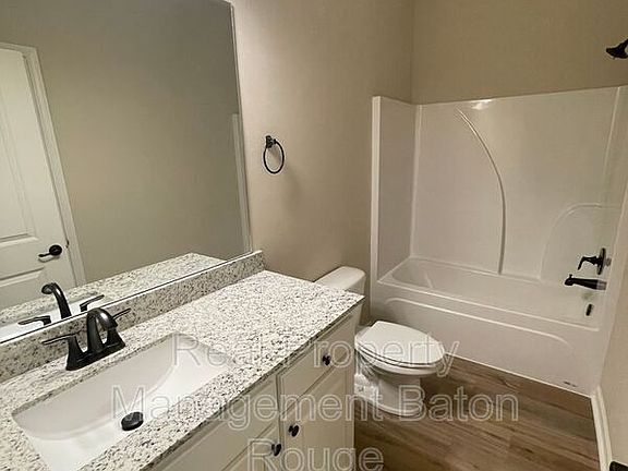 3rd image of 17481 Berkshire Dr