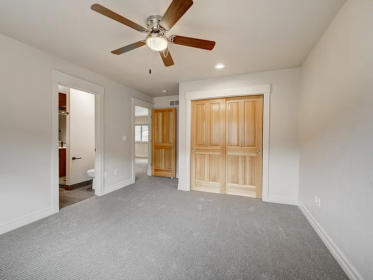 621 1st Ave — Photo 27
