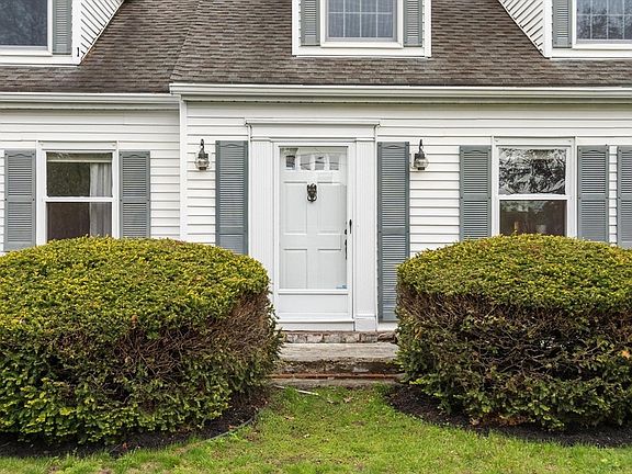2nd image of 289 Sterling Rd
