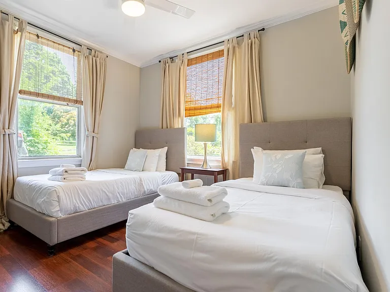 Third bedroom with two twin beds.