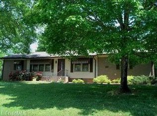 10 Sherbrook Ln, Thomasville, NC 27360