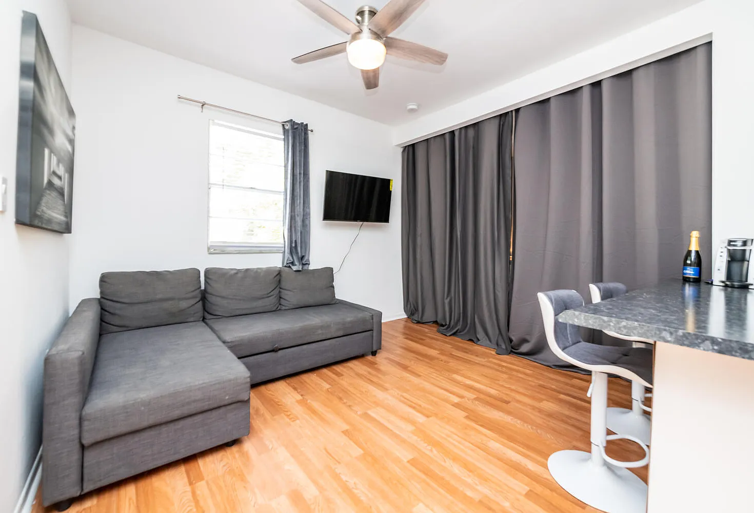 Studio, 450 sqft, $2,100 — Photo 2