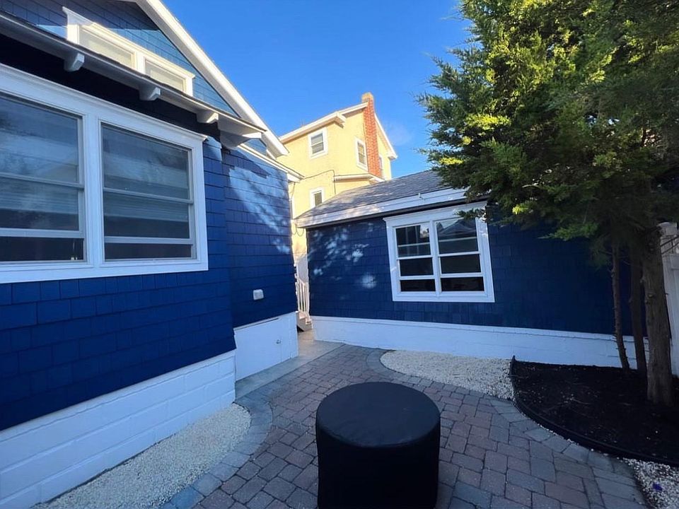 2nd image of 301 N Somerset Ave