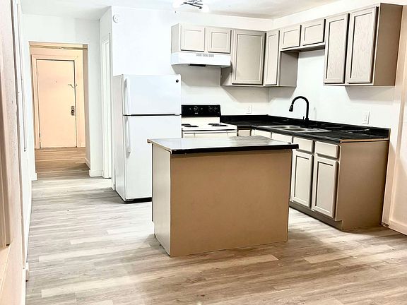 2nd image of 304 N 1st St APT B