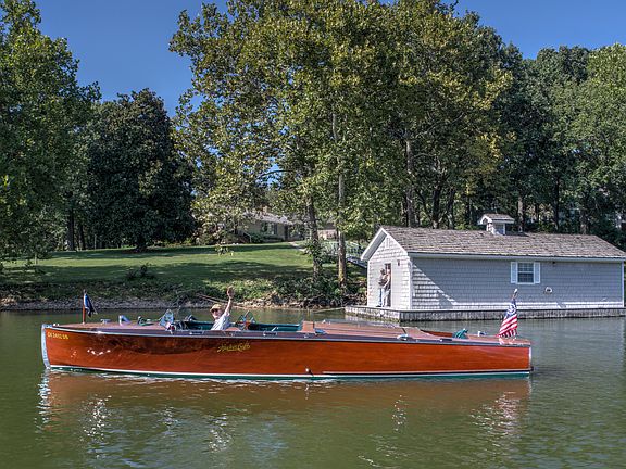 30ft classic boat avail with