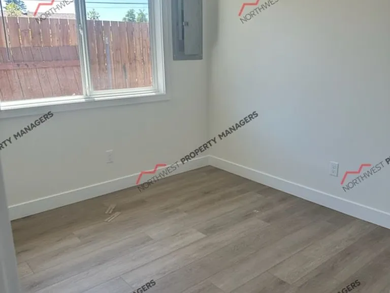 2803 Borst Ave — Photo 9
