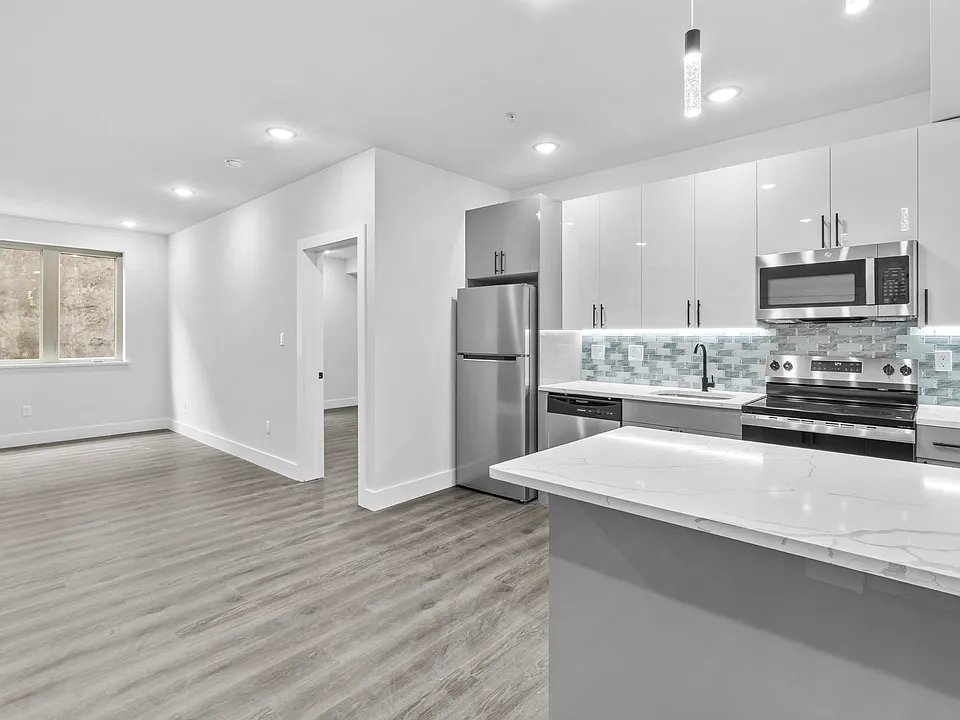 1108 W Dauphin St #205