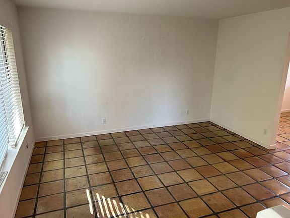 5th image of 37 El Rose Dr #1