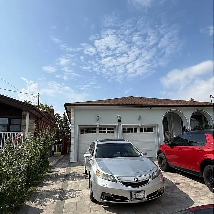 2468 Hensall St