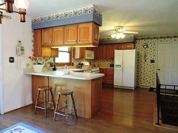 2nd image of 11285 Hemlock Dr