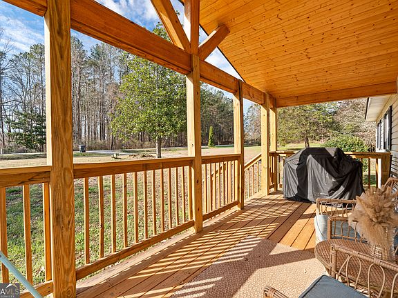 5th image of 329 Camp Rd