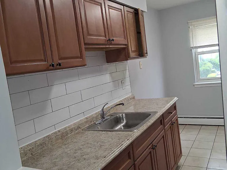 FAIRVIEW AVENUE APARTMENTS — Photo 21