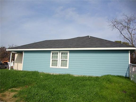 3rd image of 1618 E Elmore Ave