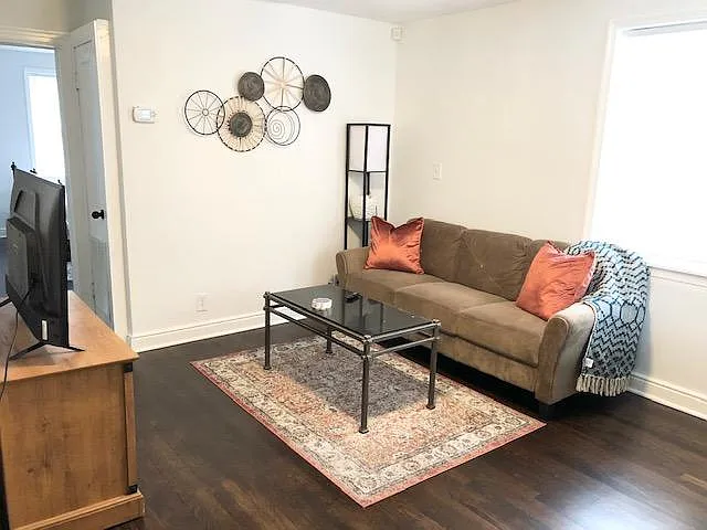 2 bed, 768 sqft, $2,100 — Photo 2