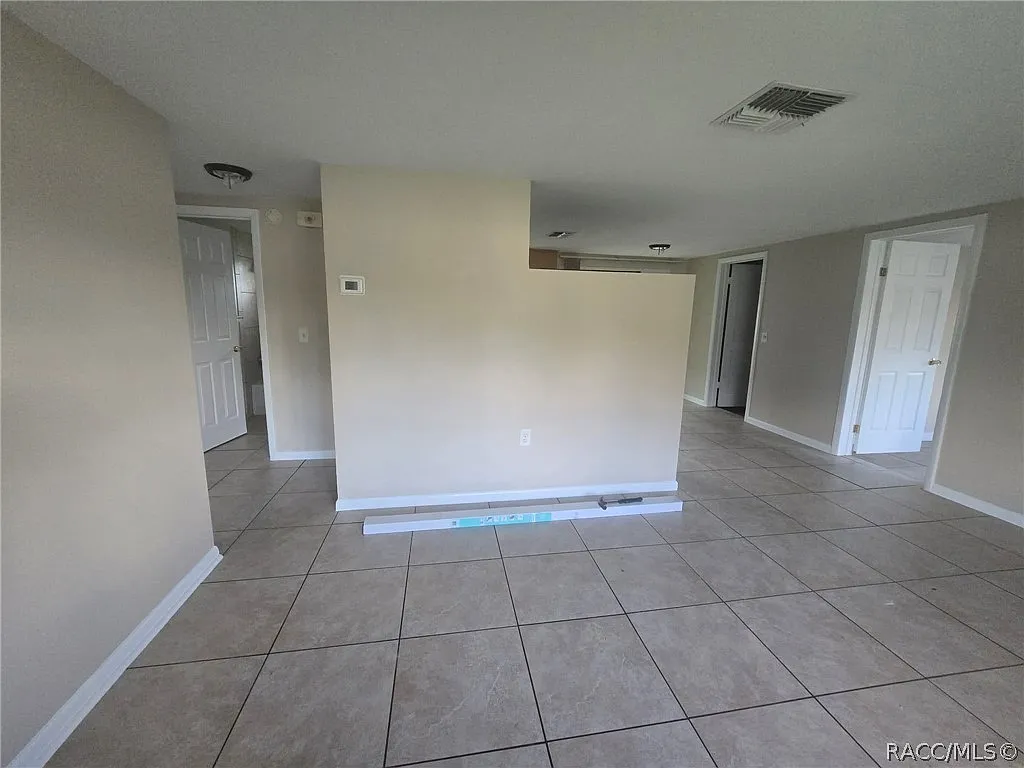 3 bed, $1,650 — Photo 4