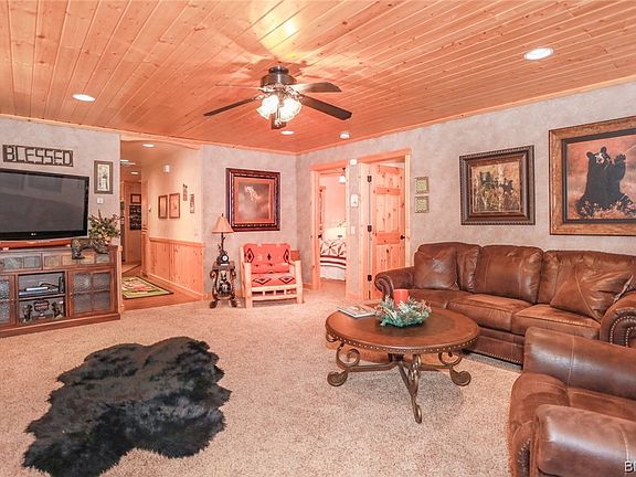 3rd image of 905 Tinkerbell Ave