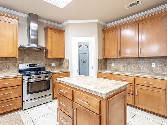4th image of 2541 Smith Ave