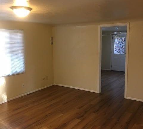 5th image of 920 E Montebello Ave