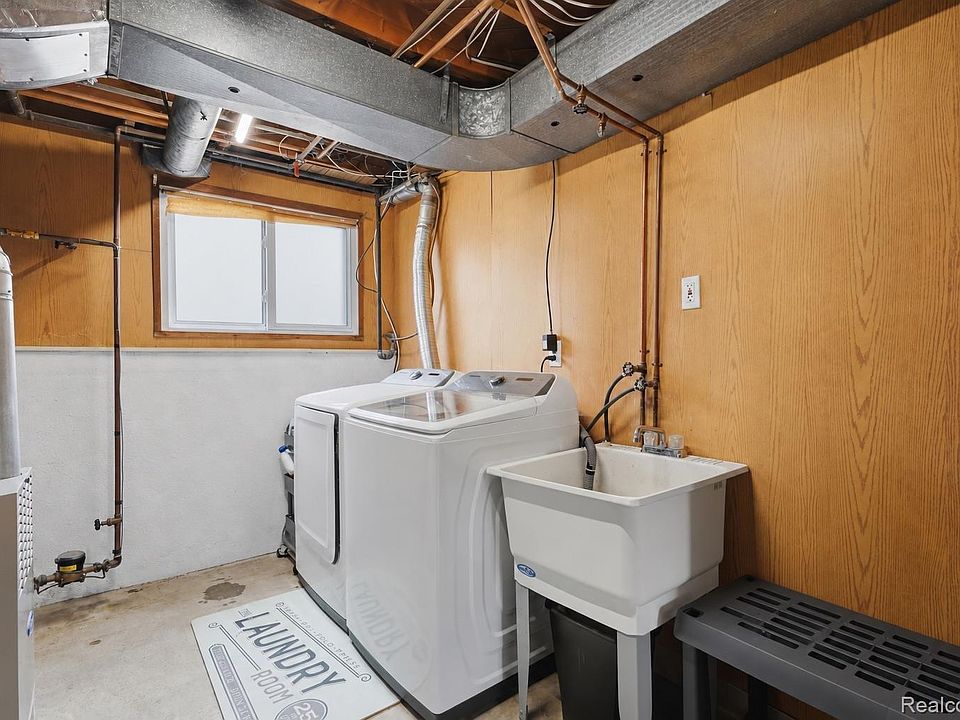 28282 Couzens Ave, photo 21