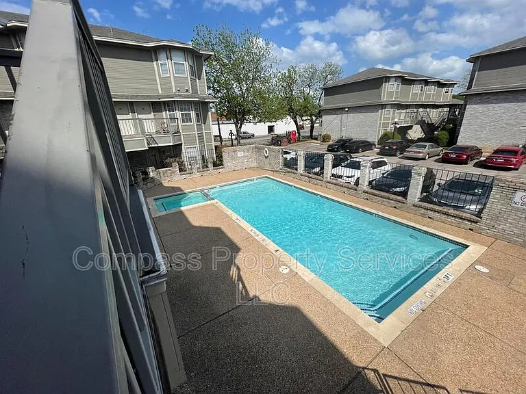 1326 Park Ave — Photo 2