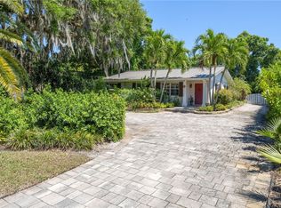 717 Royal Palm Pl, Vero Beach, FL 32960