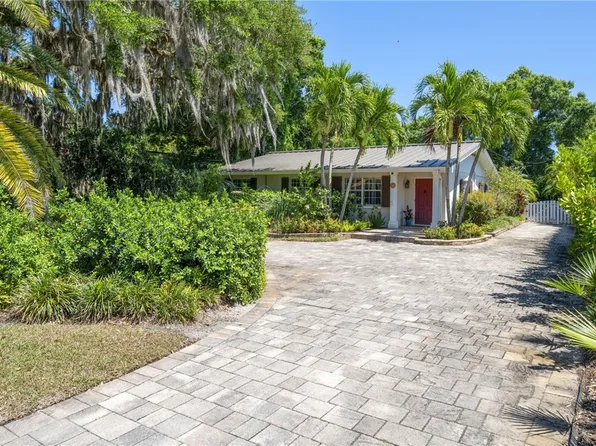 717 Royal Palm Pl, Vero Beach, FL 32960
