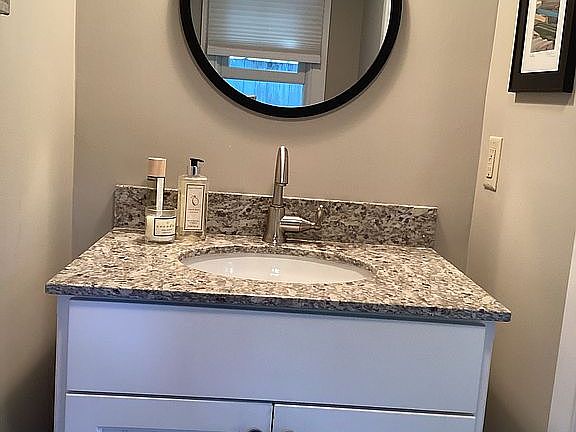 1/2 Bath