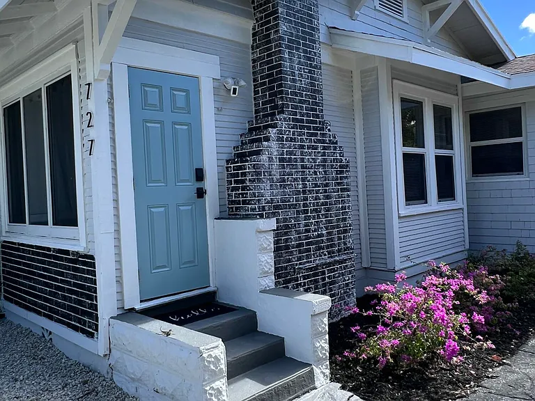 727 S North St — Photo 2