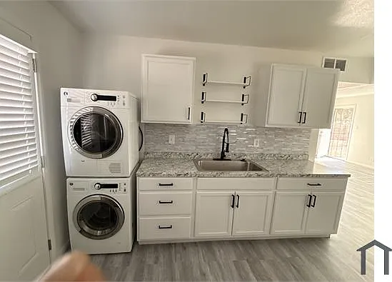 2716 Spear St — Photo 6