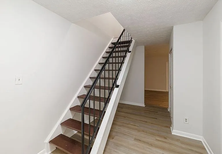 134 Fernbanks Ct — Photo 4