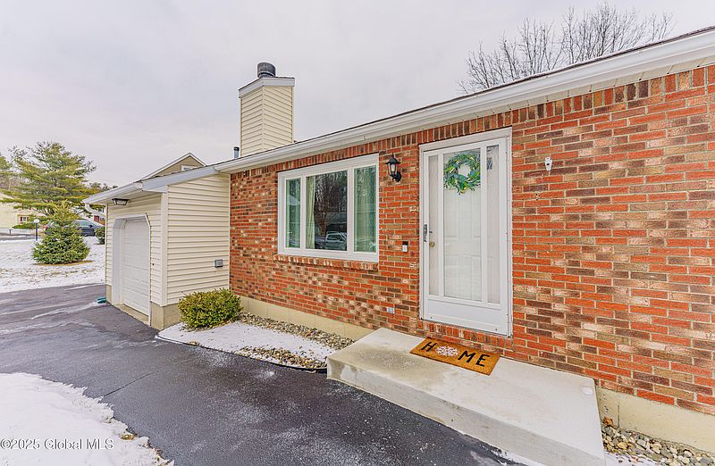 4th image of 15 Woodridge Street