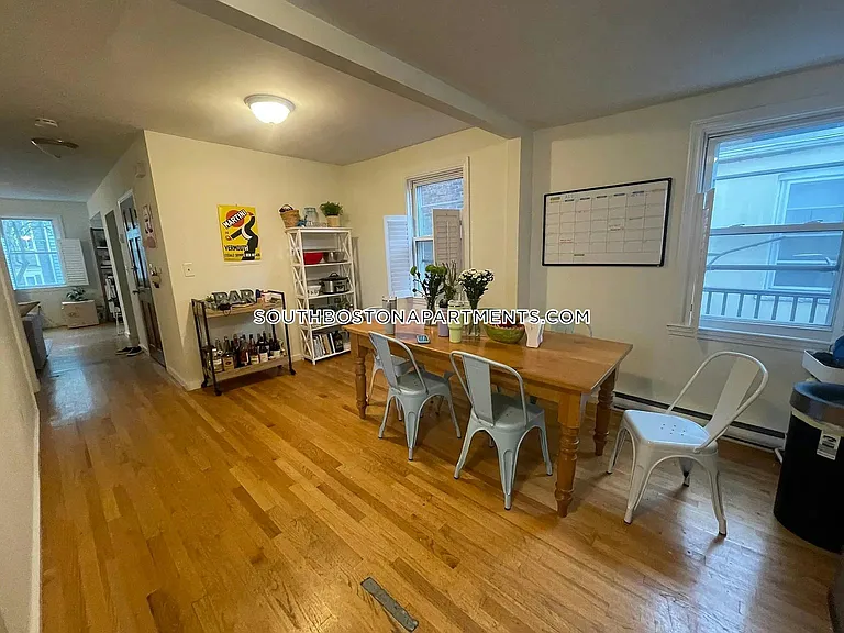 254 W 3rd St #3 — Photo 4