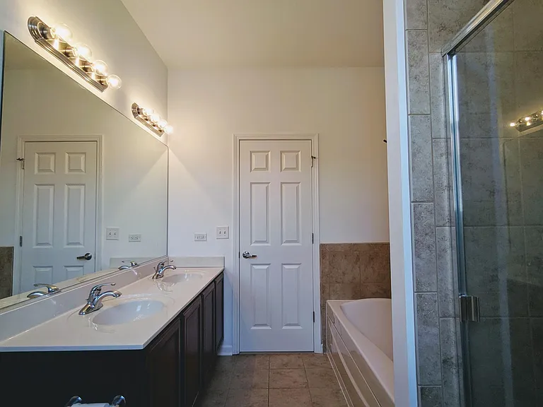 Master Bathroom Double Sinks + Whirlpool Tub + Shower
