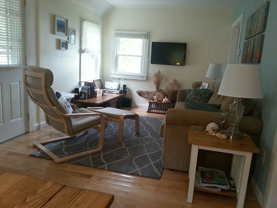 2nd image of 140 Millstone Rd Unit F