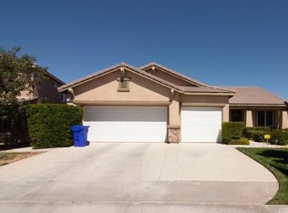 14645 Hummingbird Rd, Victorville, CA 92394
