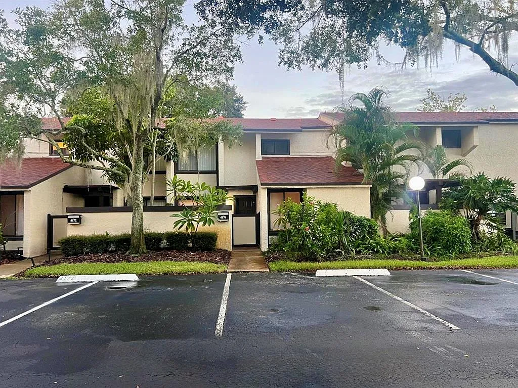 3 bed, 3.0 bath, 1435 sqft, $2,100 — Photo 2