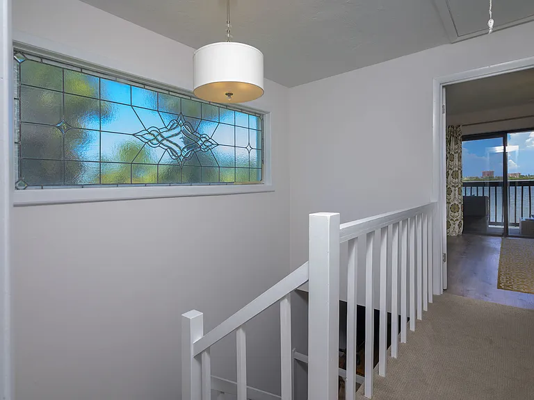 Landing with custom glass window