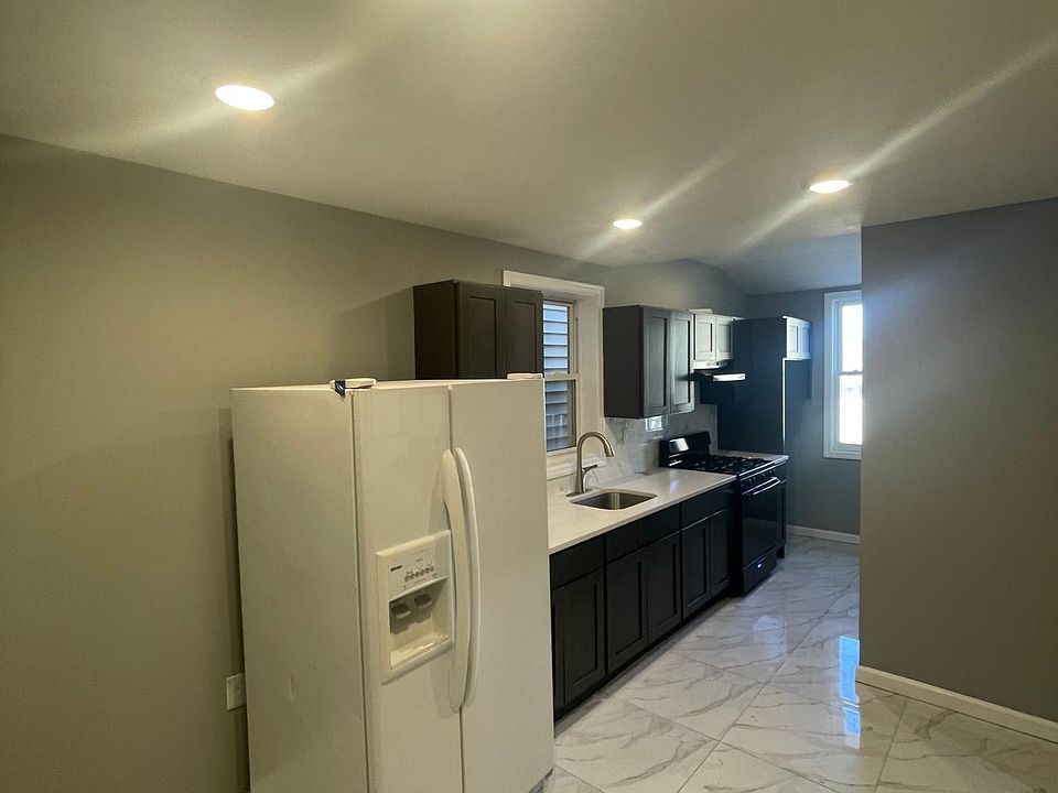 1st image of 229 Garside St Floor 1